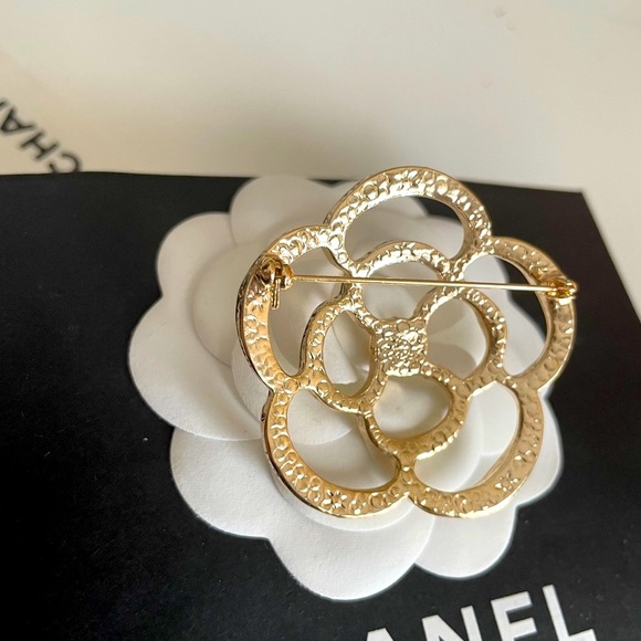 Brooch Camellia Flower Gold with Pearls and Stones - Picture 8 of 8